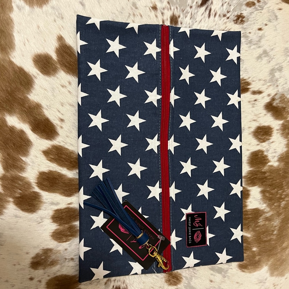 NWT makeup junkie size large Star Patterned Clutch with Red Zipper
